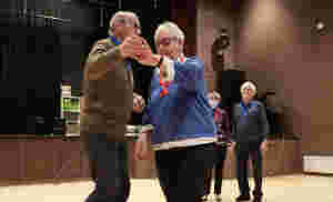 Nå danser de gladelig igjen!