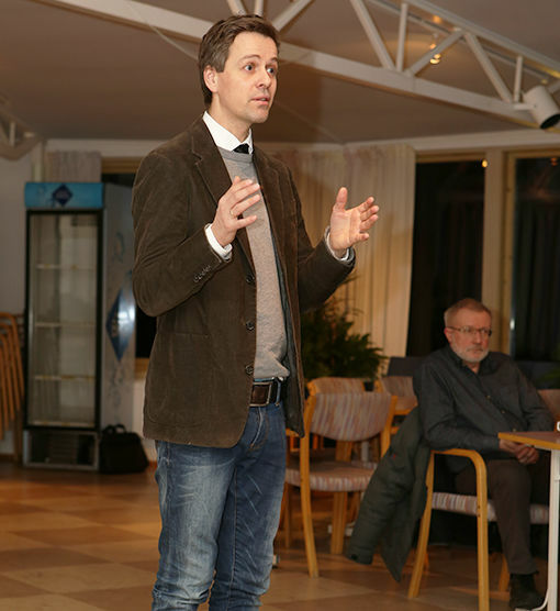 KrF-leder Knut Arild Hareide informerte støttespillere i Salangen om politikken og verdiene som Kristelig folkeparti står for. FOTO: JON HENRIK LARSEN