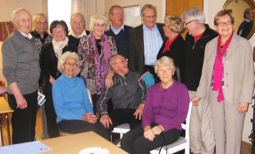 På bildet: Smilende og glade eldrerådsrepresentanter fra hele regionen på felles møte mandag. FOTO: MAY ERIKSEN