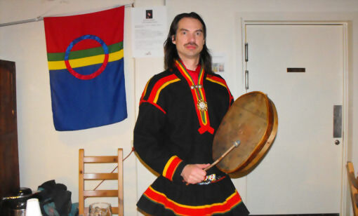 Ronald Kvernmo flyttet til Lavangen i fjor sommer og var glad for å komme til en samisk språkforvaltningskommune.