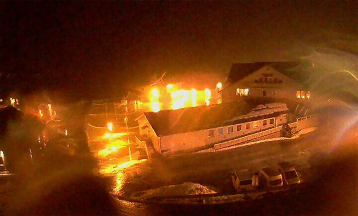 Det var kraftig vind ved midnatt til mandag på Sjøvegan. Flere meldte om at de fikk skader på eiendommen av vindkastene. FOTO: JON HENRIK LARSEN
