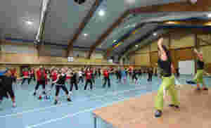 80 Zumba-glade damer
