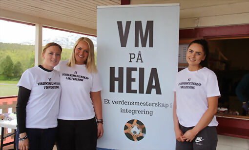 Tonje Helen Gundersen (t.v.), Maia Gartland Hoff og Susann Hellum var blant de mange frivillige som passet på at alt gikk unna under verdensmesterskapet på Heia. FOTO: ALEKSANDER WALØR