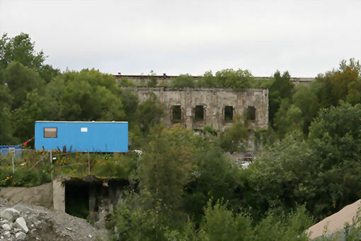 Bilde av ruinene nede på Salangsverket slik som det står i dag. ARKIVFOTO: KNUT-ARILD JOHANSEN