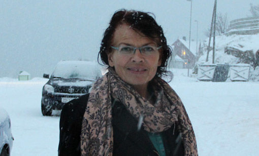 Ragnhild Fjeldstad på Indlandet Automobilverksted kan fortelle at det har vært ett stille 2012 for bilsalget. FOTO: TINA HANSEN
