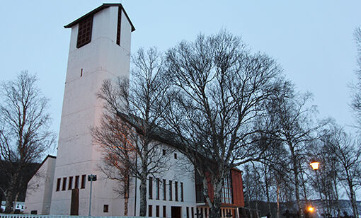 Utforsker kirkerommet