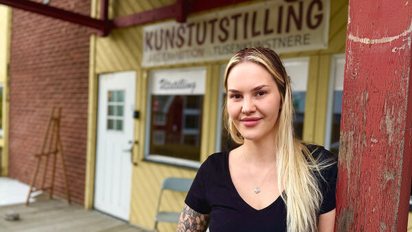 Therese med sin første utstilling