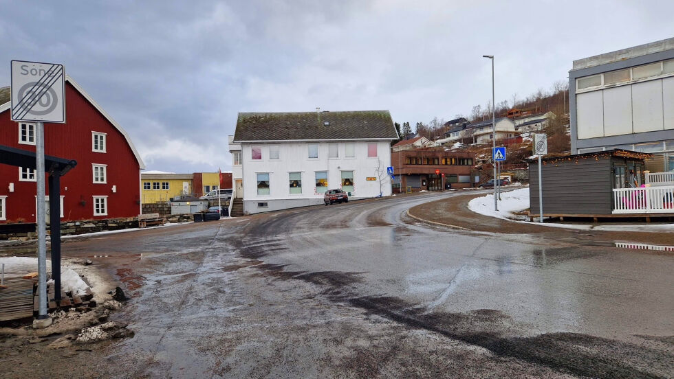 Her slutter 30 kilometers fartsgrensen like før du skal kjøre inn på fylkesvei 84, mellom gamle Lundbutikken og Maxi Miljø på Sjøvegan.
