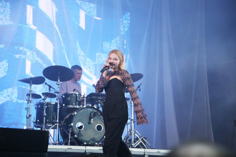 Astrid S holdt sjarmerte publikum og holdt dem i sin hule hånd under hele konserten torsdag.
 Foto: Jon Henrik Larsen