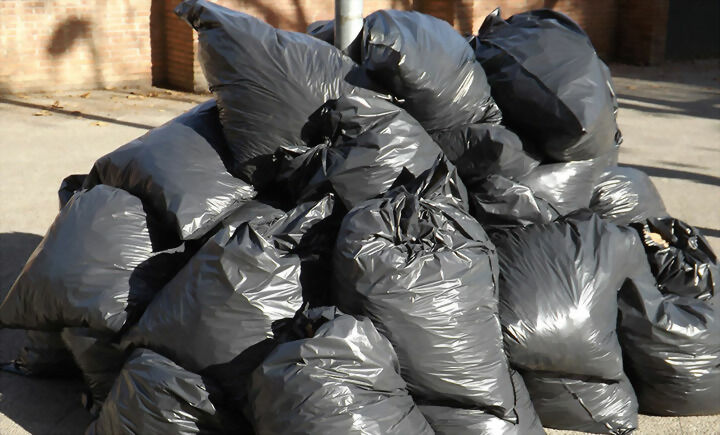 Fra 1. januar vil Hålogaland Resursselskap ikke lengre ta i mot avfall levert i svarte søppelsekker. Grunnen til dette er å lettere kunne ha oversikt over sekkens innhold.