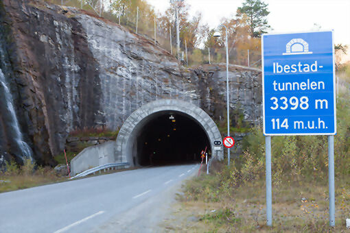 Fra og med 10.juli til og 1.august vil Ibestadtunnelen i Ibestad kommune holdes åpen døgnet rundt. Det pågår for tiden anleggsarbeid i tunnelen.