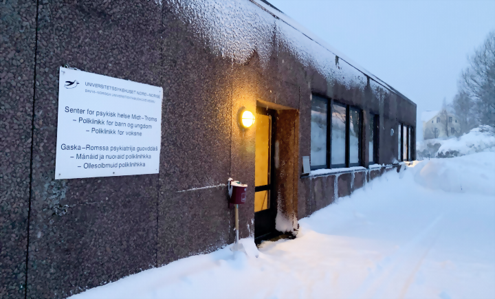 UNN har sin voksenpsykiatriske poliklinikk i det gamle bankbygget på Sjøvegan. Nå stanses flyttingen midlertidig. FOTO: SANDER JOHANNES KARLSEN