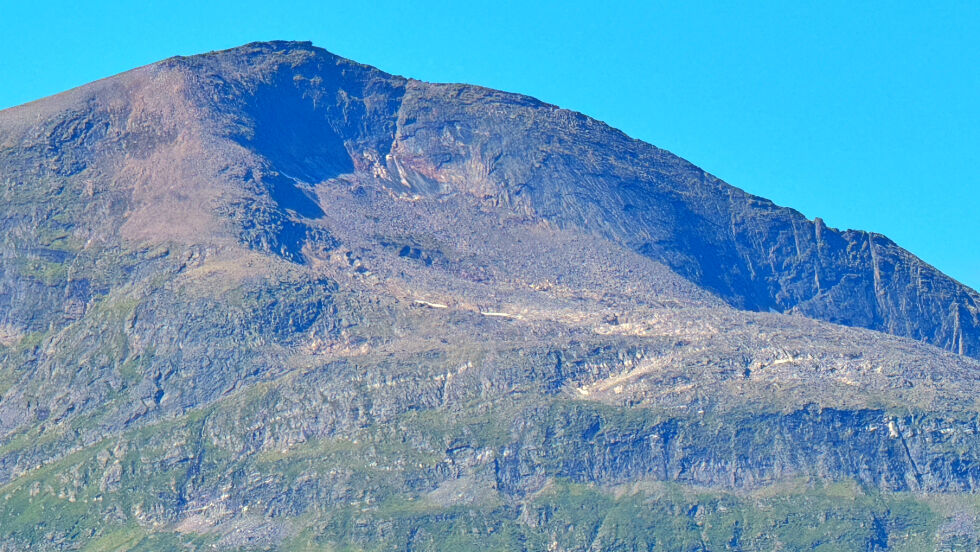 Noe har skjedd med Høgfjellet i Salangen. Ser du det? Hvis ikke kan du kjøpe abonnement og lese hva som har skjedd.
 Foto: Jon Henrik Larsen